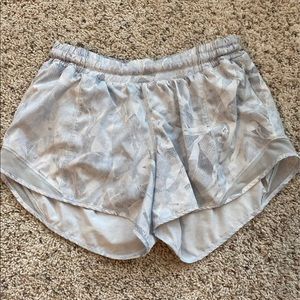 🛑 SOLD Lululemon Hotty Hot shorts Size 8 Tall